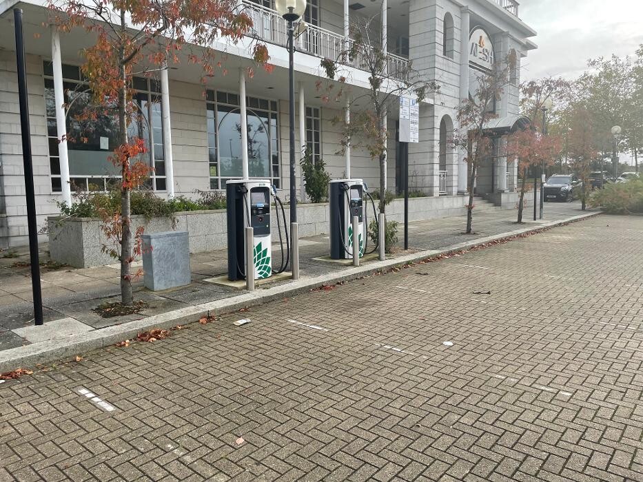 Images bp pulse Charging Station