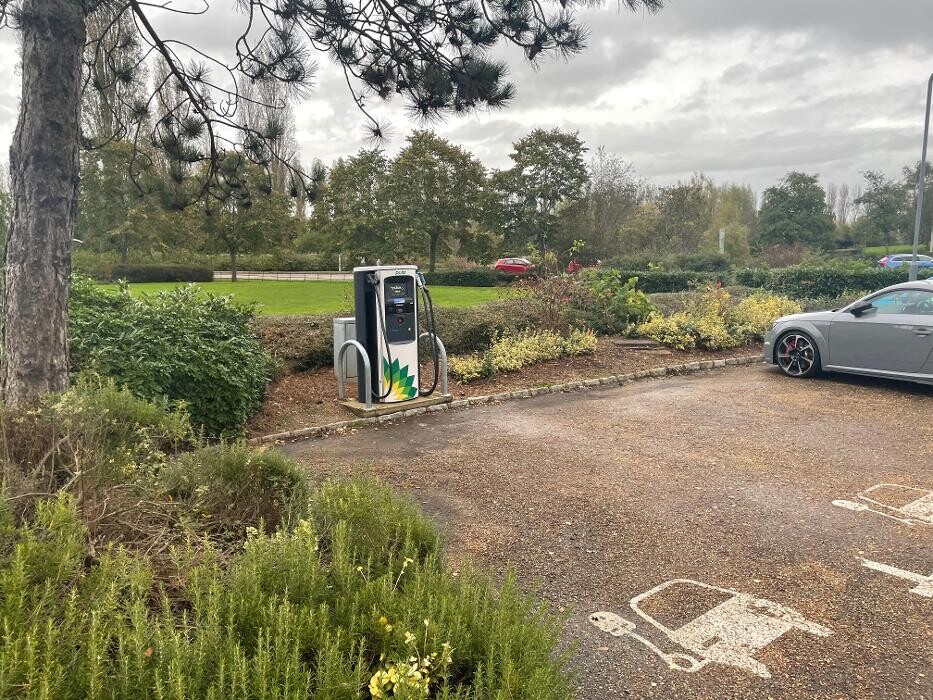 Images bp pulse Charging Station