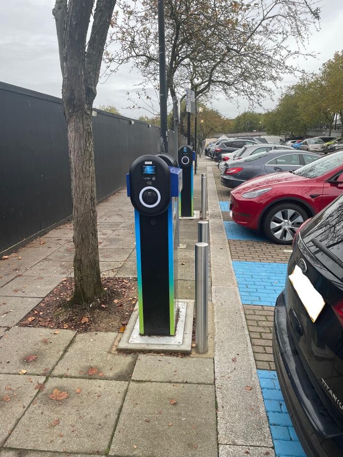 Images bp pulse Charging Station