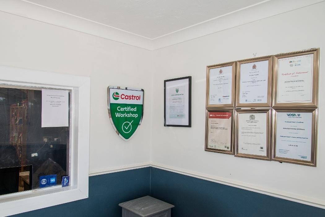 Images PENYGROES SERVICE CENTRE Castrol Service