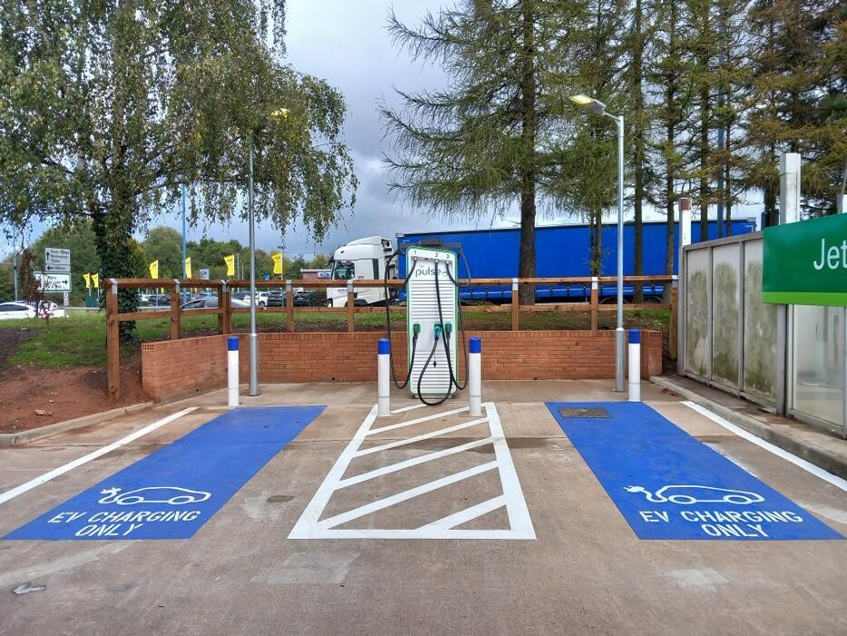 Images bp pulse Charging Station