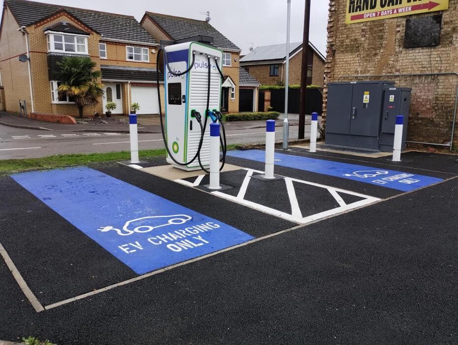 Images bp pulse Charging Station