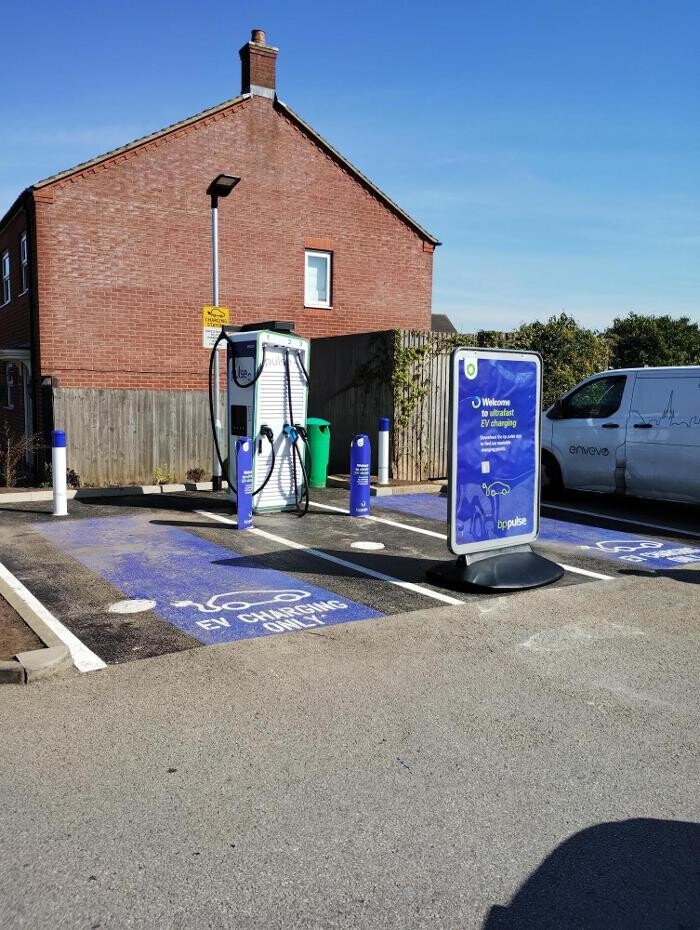 Images bp pulse Charging Station