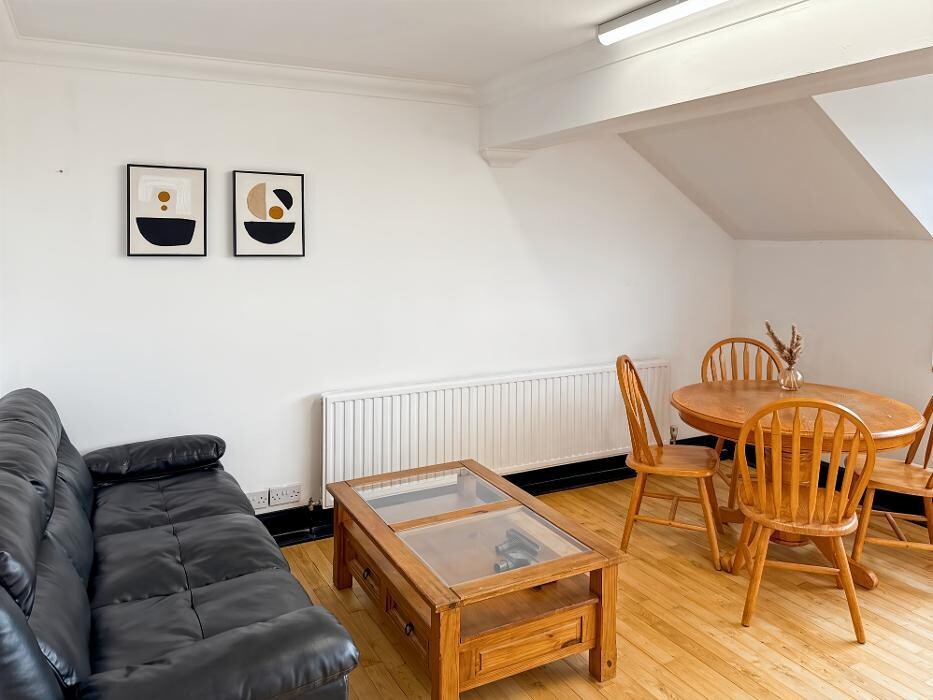 Images HQ Independent House