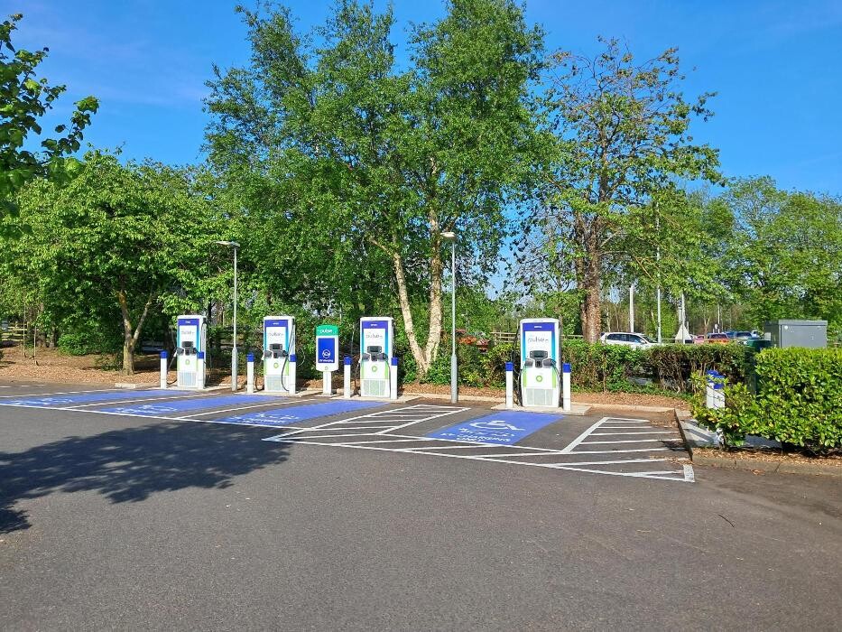 Images bp pulse Charging Station