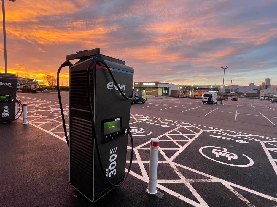 Images E.ON Drive Charging Station