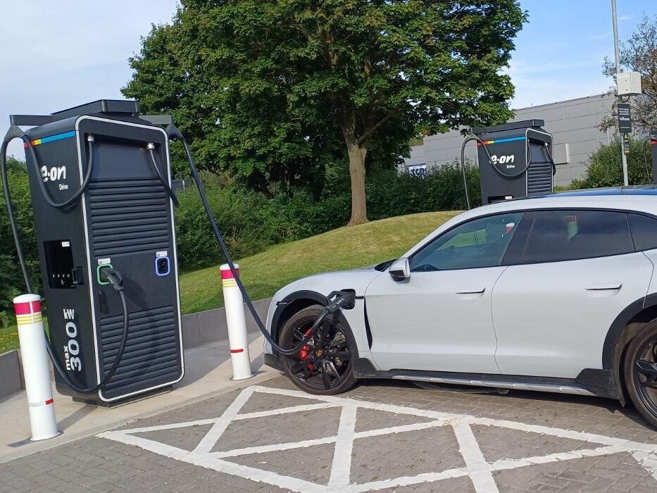 Images E.ON Drive Charging Station