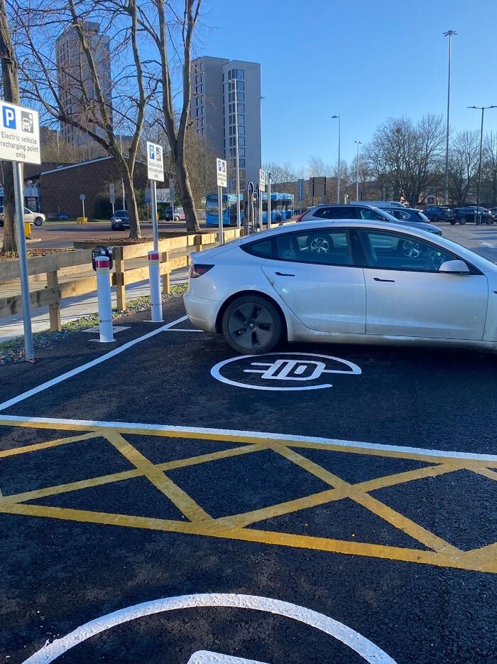 Images E.ON Drive Charging Station