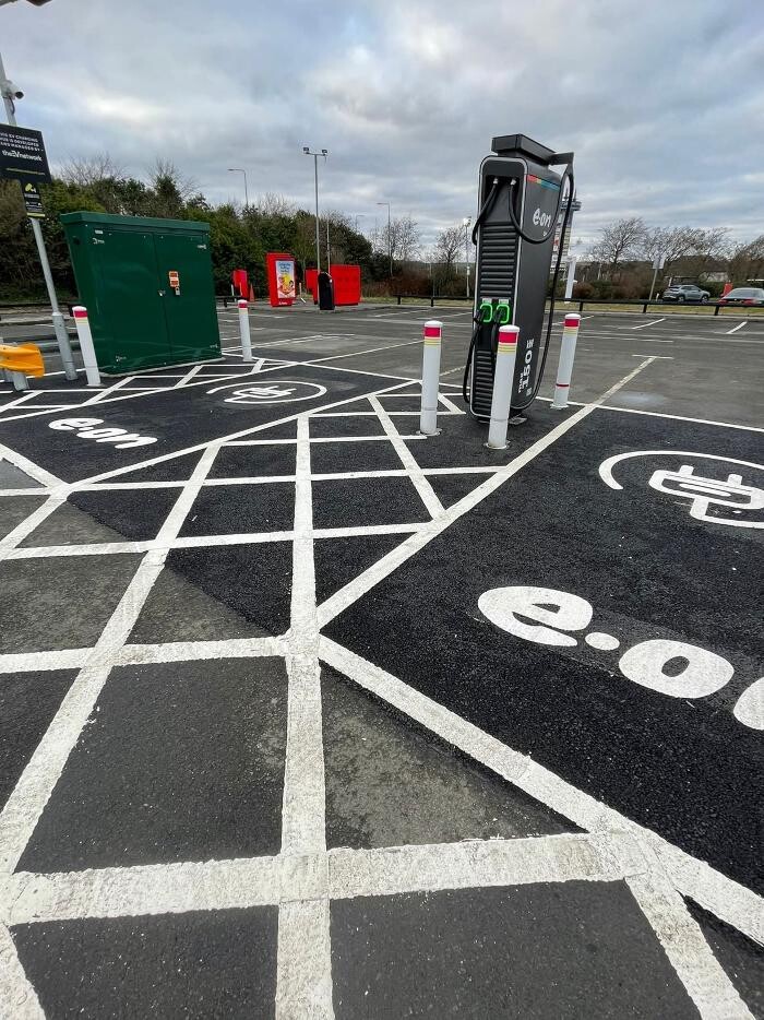 Images E.ON Drive Charging Station