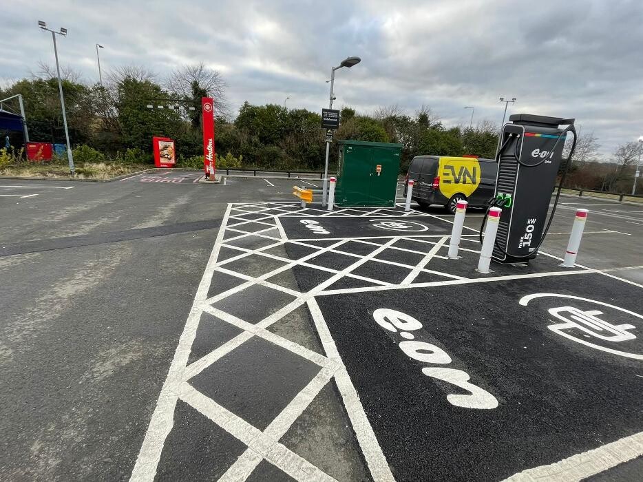 Images E.ON Drive Charging Station