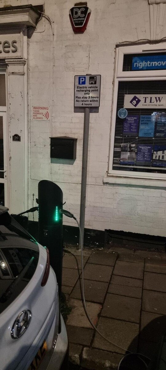 Images bp pulse Charging Station