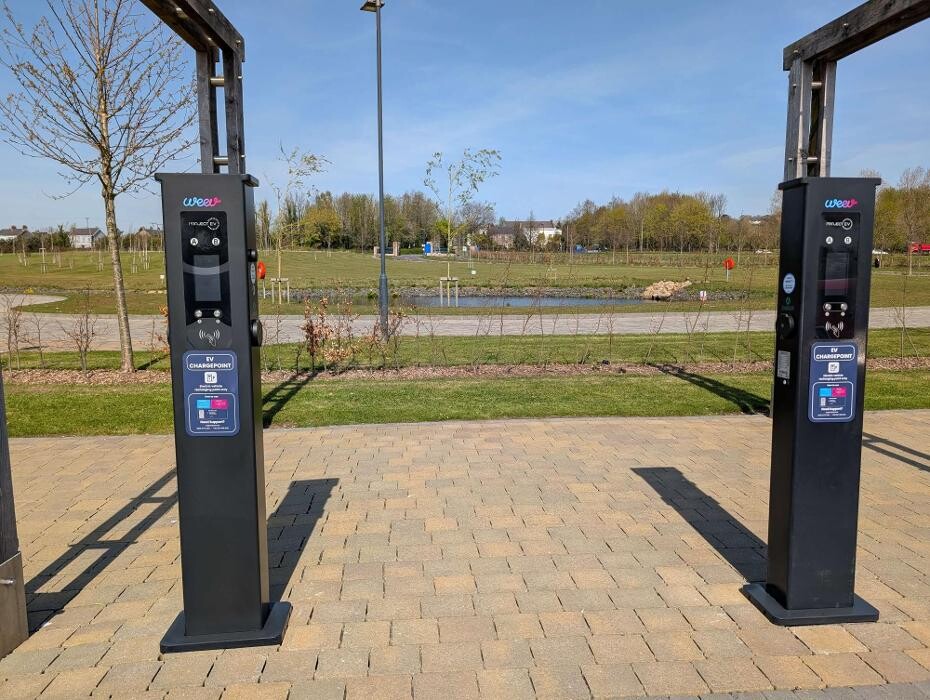Images Weev Charging Station