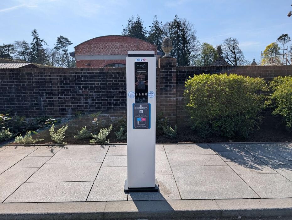 Images Weev Charging Station