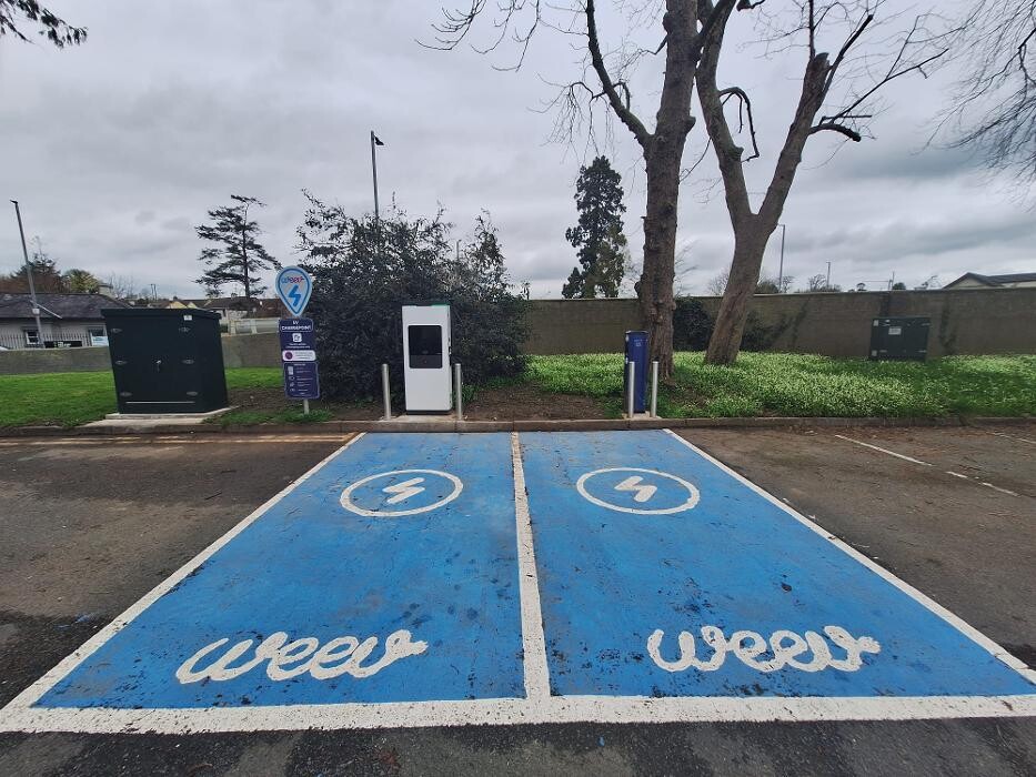 Images Weev Charging Station