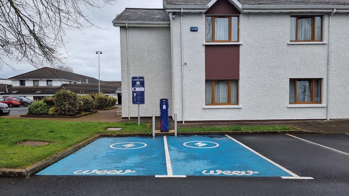 Images Weev Charging Station