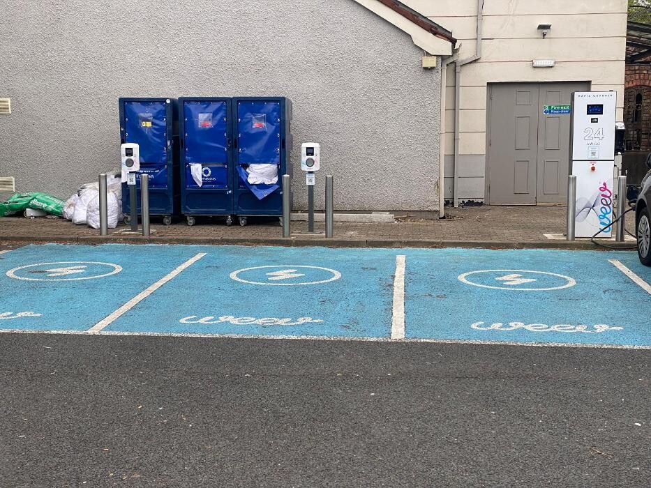 Images Weev Charging Station