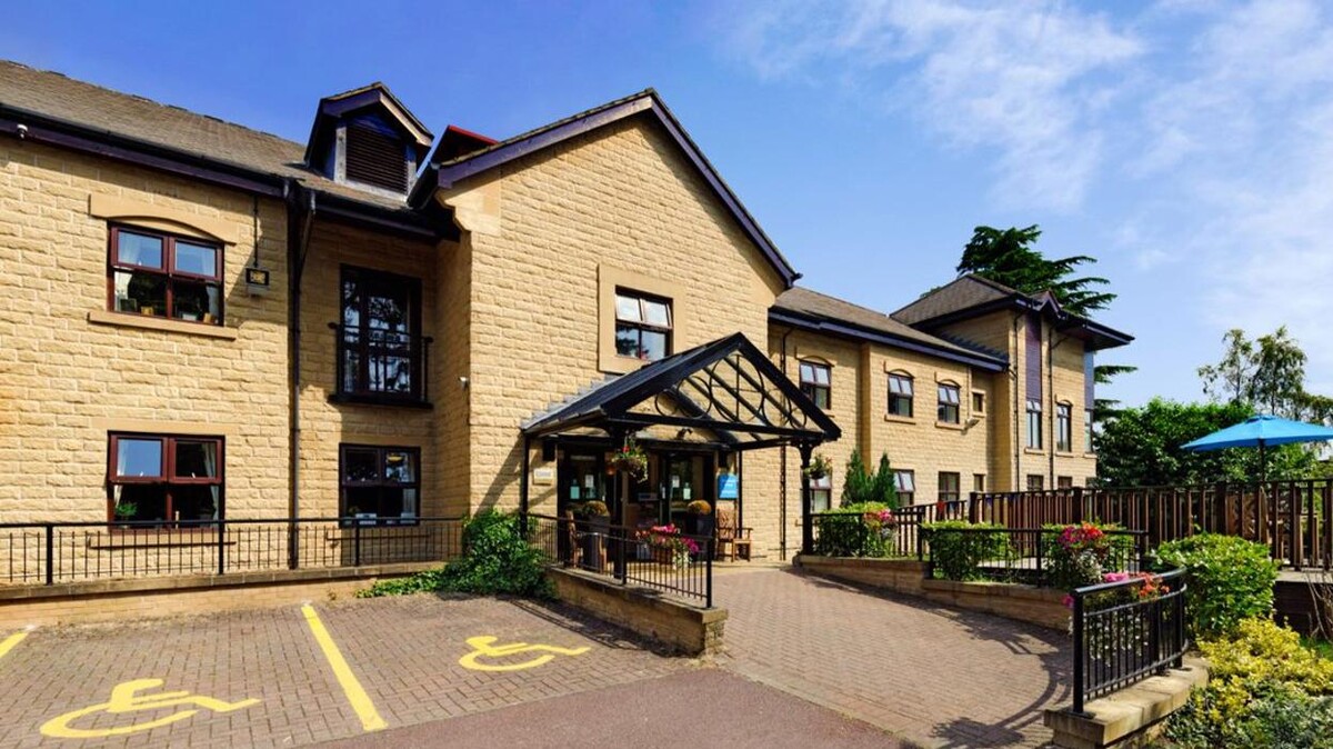 Images Broomcroft House Care Home - Bupa