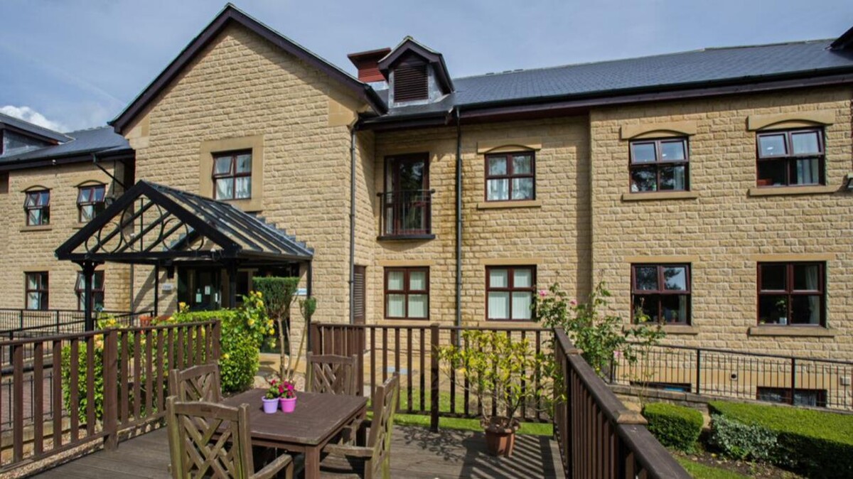 Images Broomcroft House Care Home - Bupa