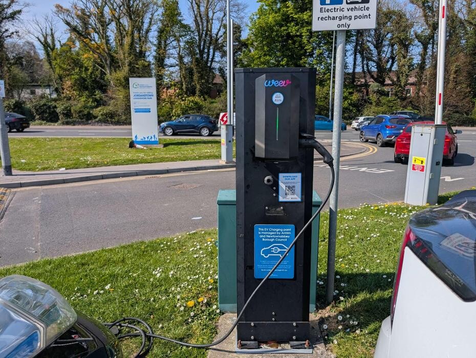 Images Weev Charging Station