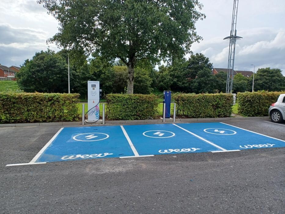 Images Weev Charging Station