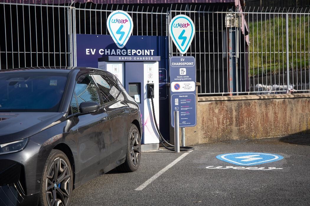 Images Weev Charging Station