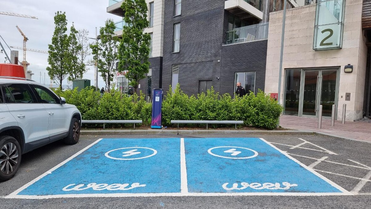 Images Weev Charging Station