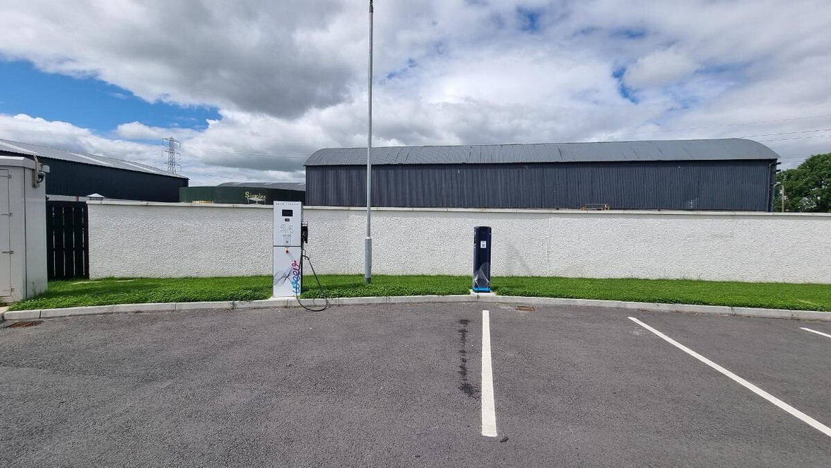 Images Weev Charging Station