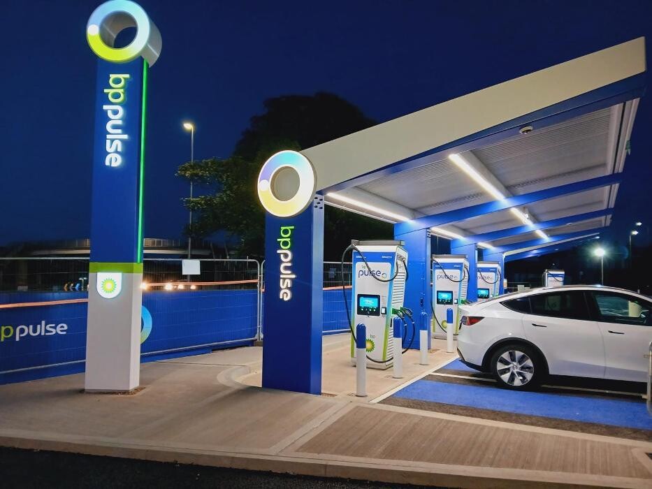Images bp pulse Charging Station