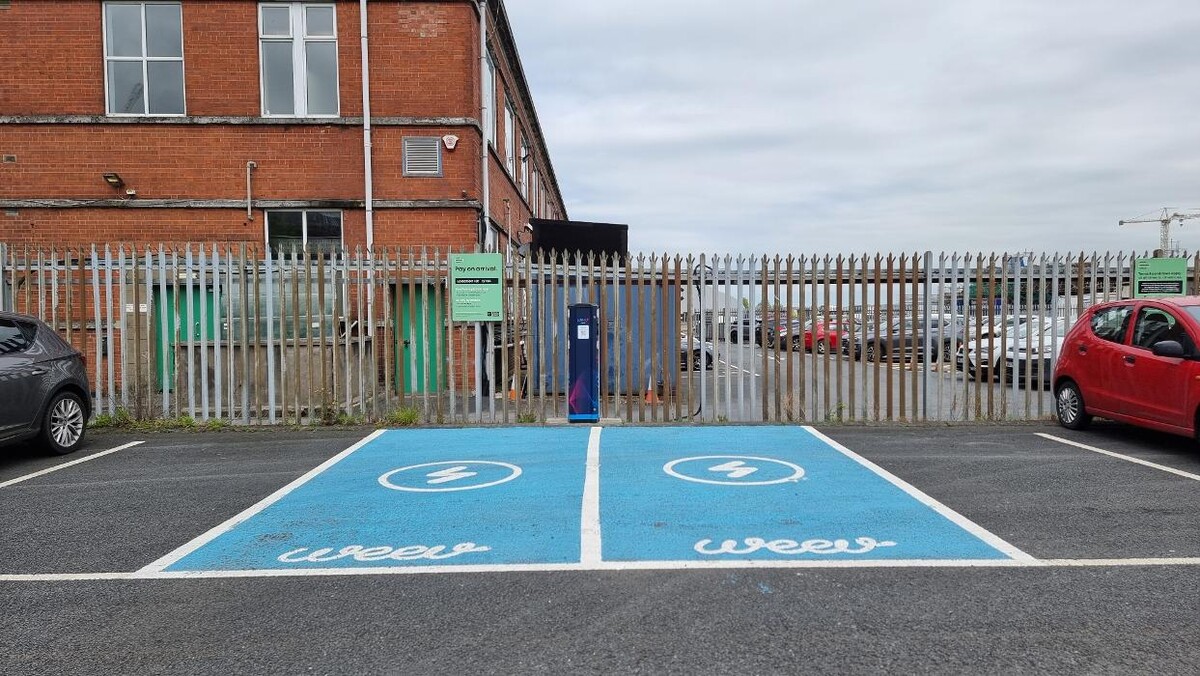 Images Weev Charging Station