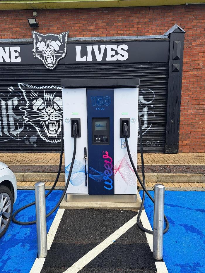 Images Weev Charging Station