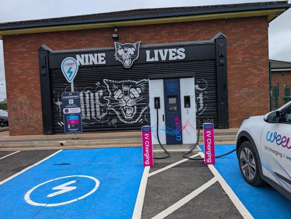 Images Weev Charging Station