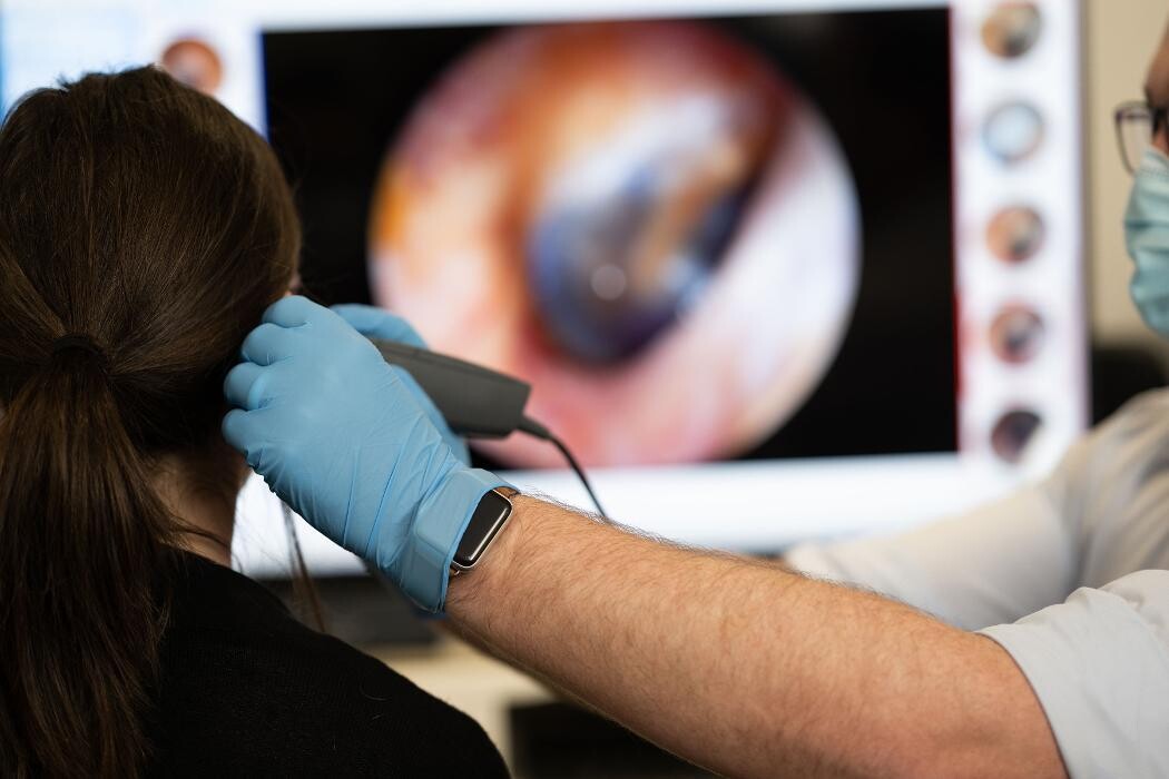 Images Amplify Hearing