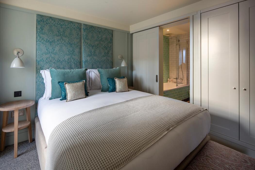 Images Abbey Strand Apartments at Holyrood