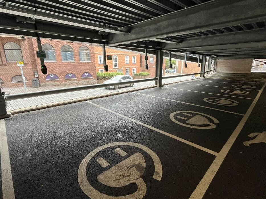 Images E.ON Drive Charging Station