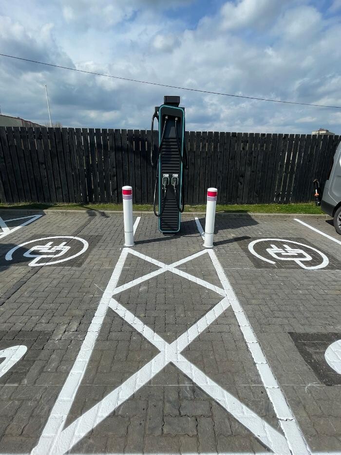 Images E.ON Drive Charging Station