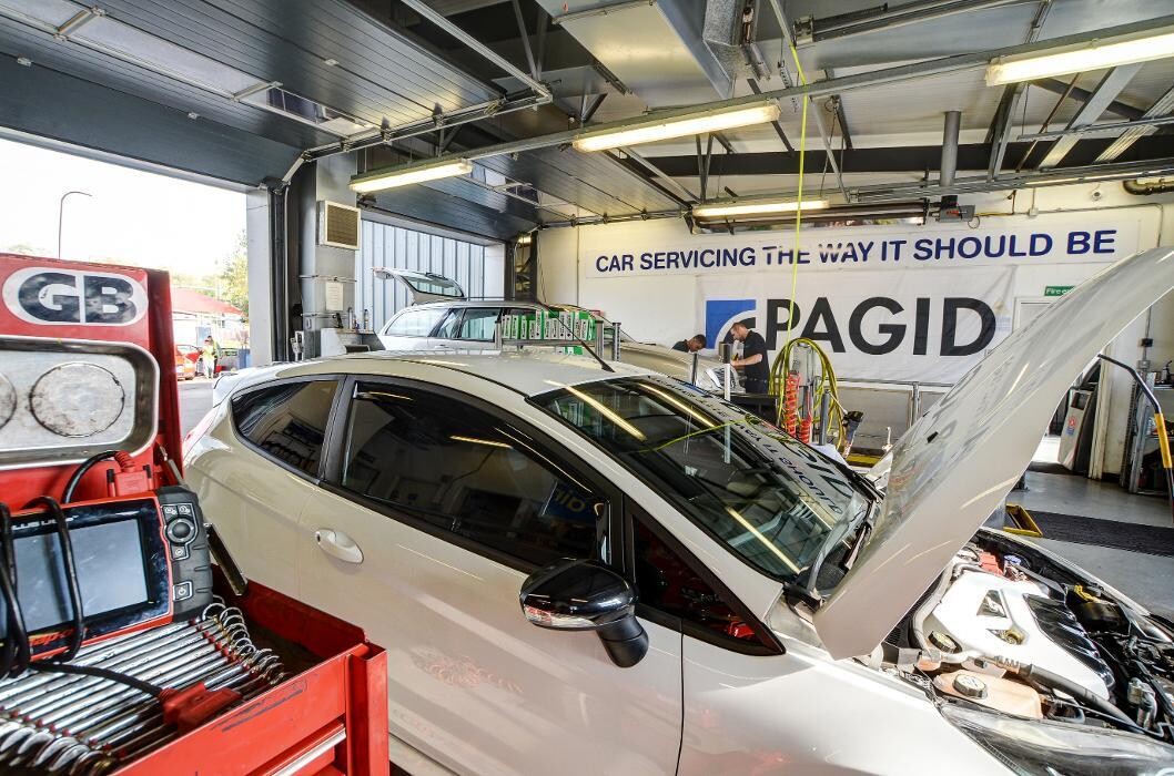 Images IN'n'OUT Autocentres Northampton Towcester Road