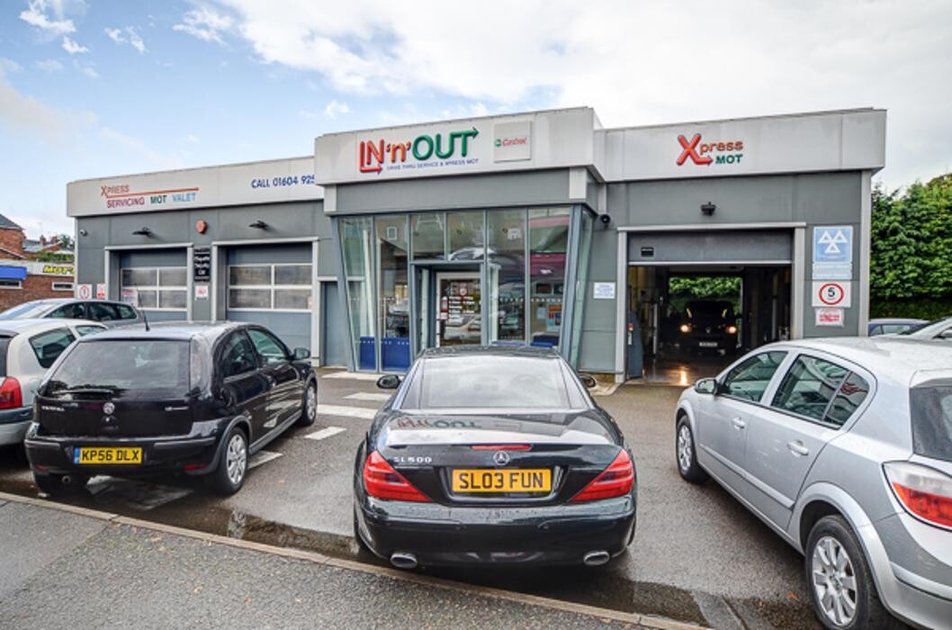 Images IN'n'OUT Autocentres Northampton Towcester Road