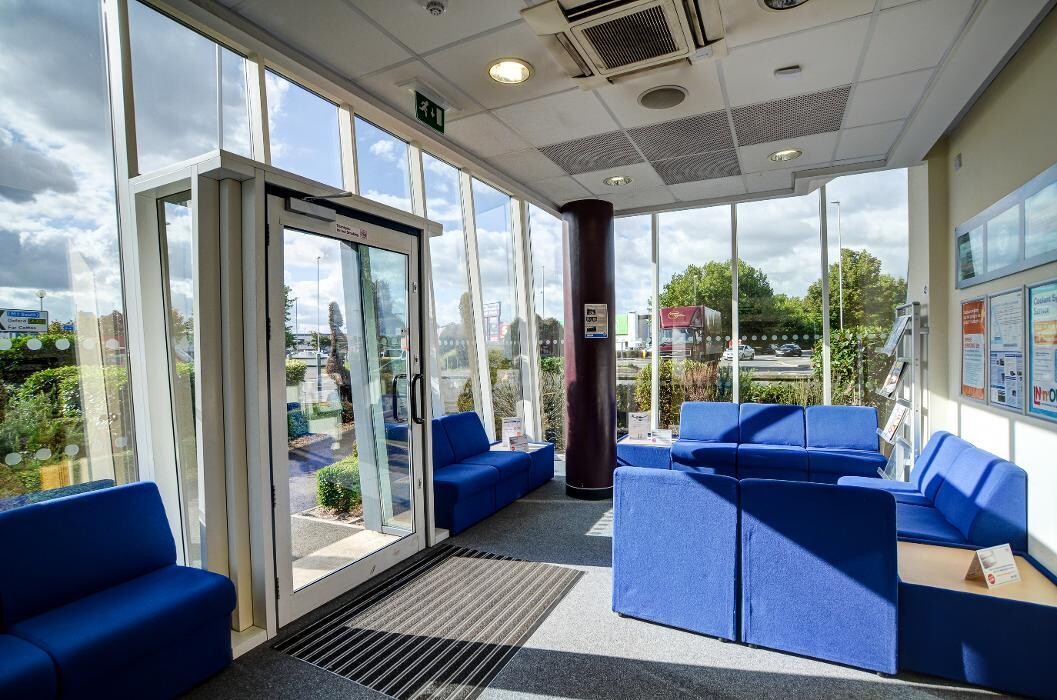 Images IN'n'OUT Autocentres Northampton Towcester Road