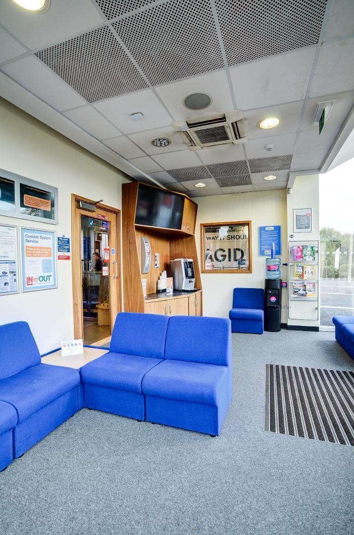 Images IN'n'OUT Autocentres Northampton Towcester Road