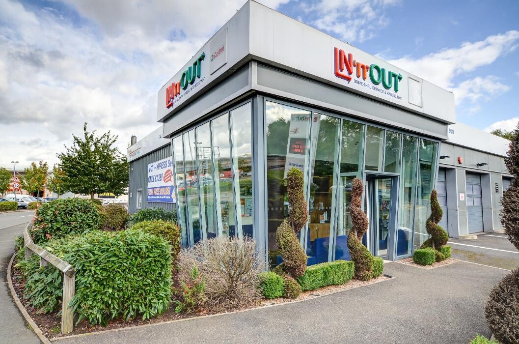 Images IN'n'OUT Autocentres Northampton Towcester Road
