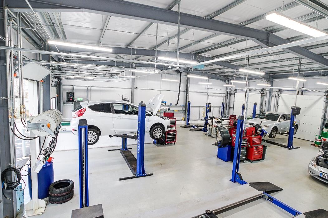 Images IN'n'OUT Autocentres Wigan