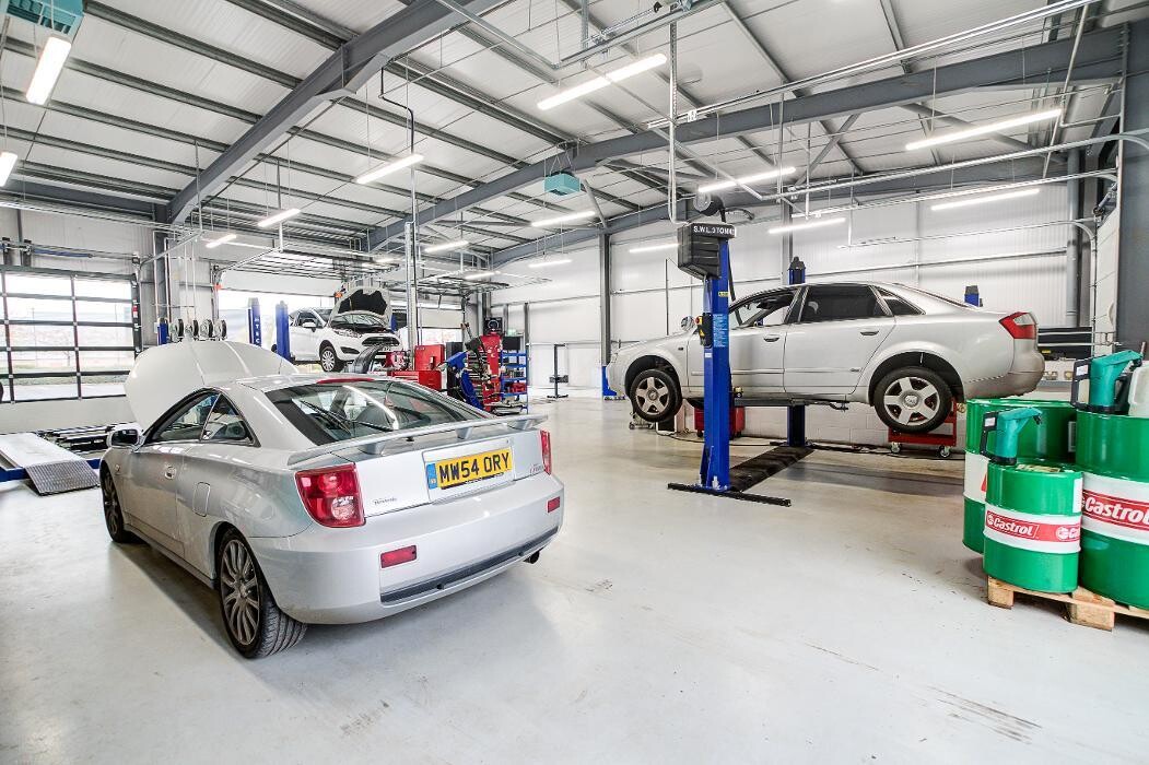 Images IN'n'OUT Autocentres Wigan