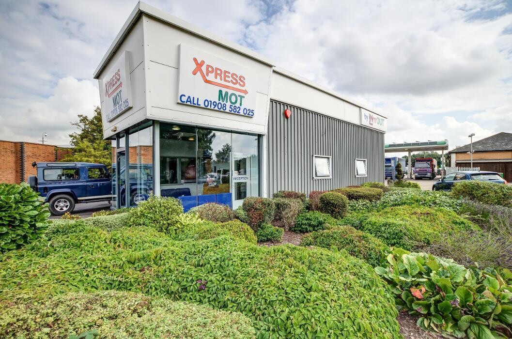 Images IN'n'OUT Autocentres Milton Keynes