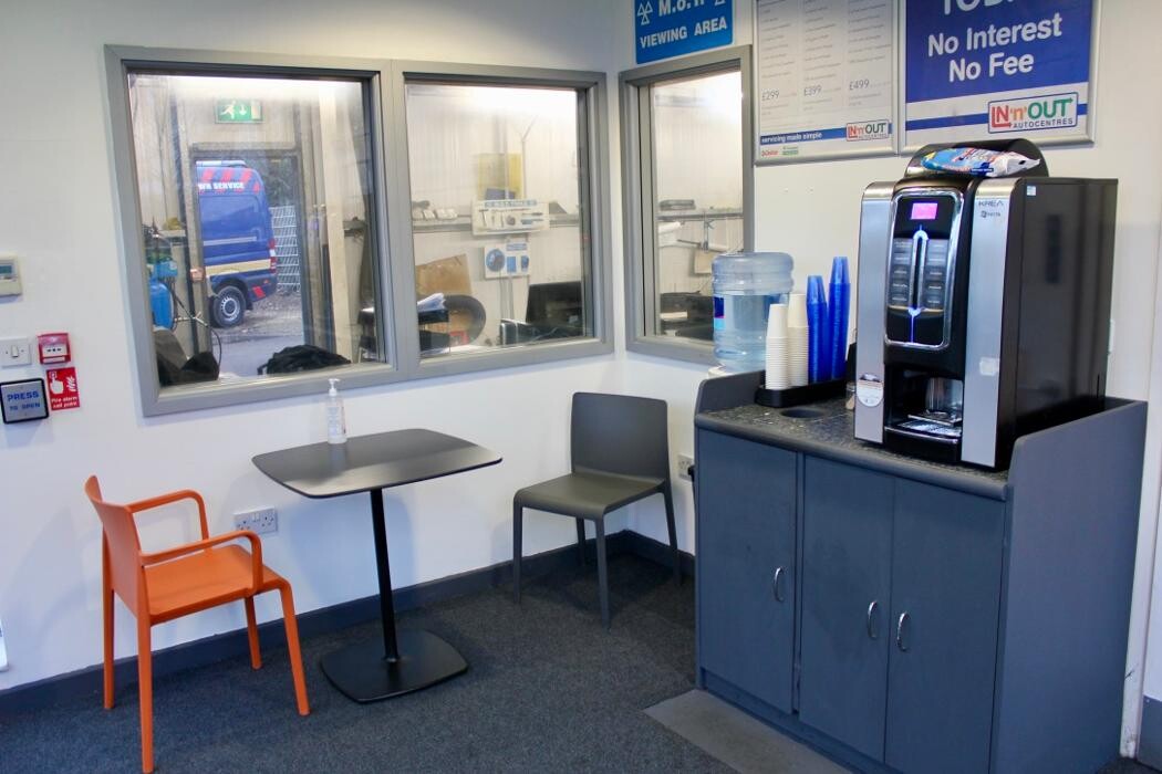 Images IN'n'OUT Autocentres Milton Keynes