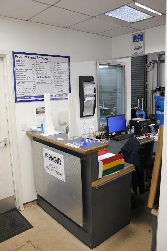 Images IN'n'OUT Autocentres Milton Keynes