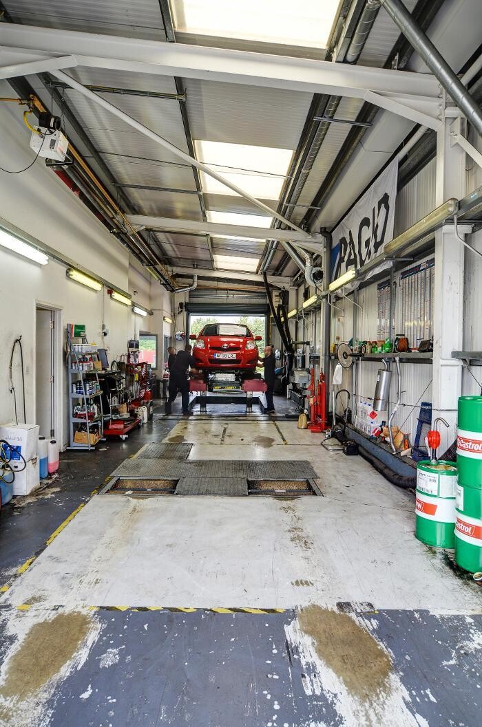 Images IN'n'OUT Autocentres Milton Keynes