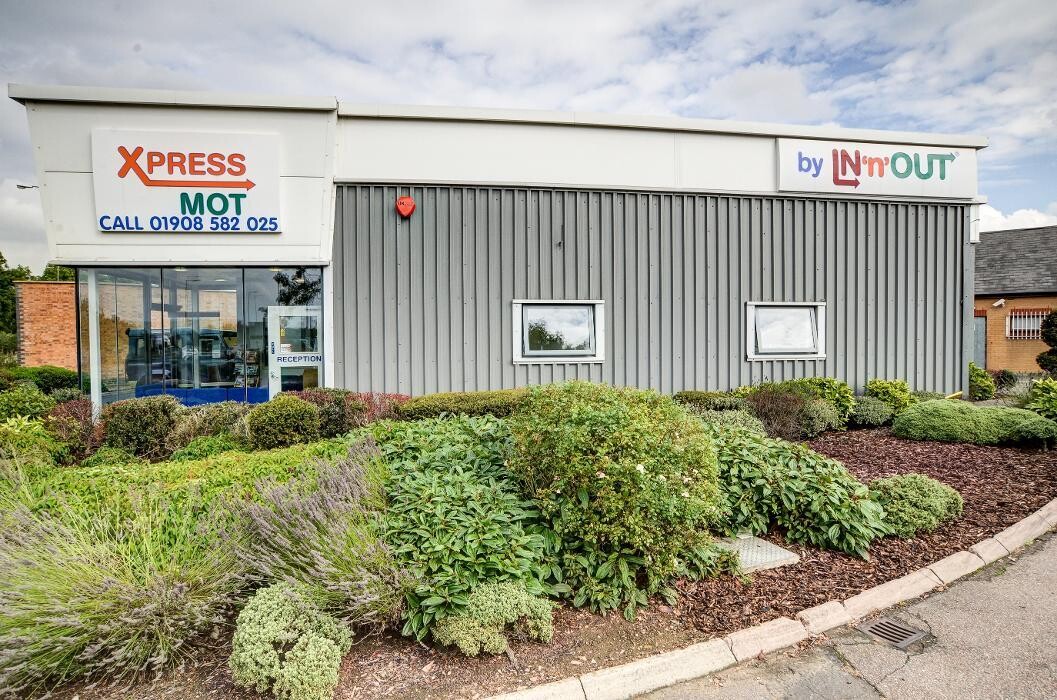 Images IN'n'OUT Autocentres Milton Keynes