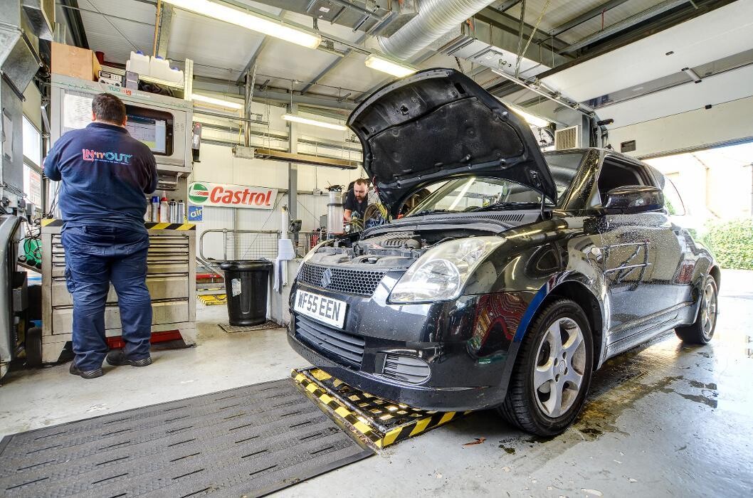 Images IN'n'OUT Autocentres Northampton - Kettering Road