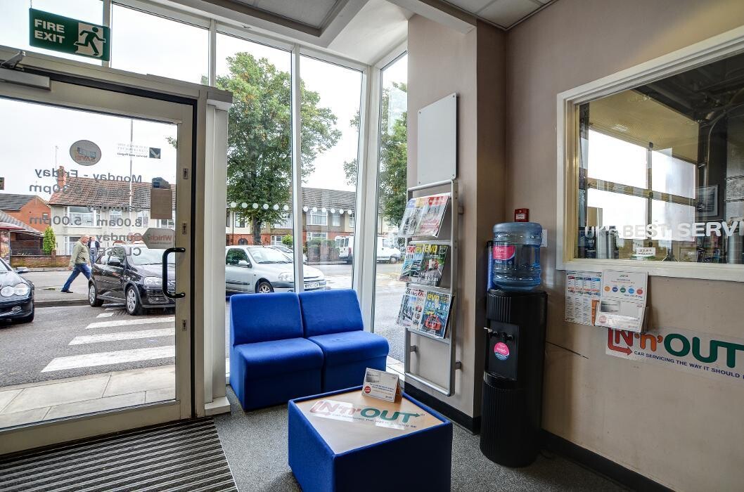 Images IN'n'OUT Autocentres Northampton - Kettering Road
