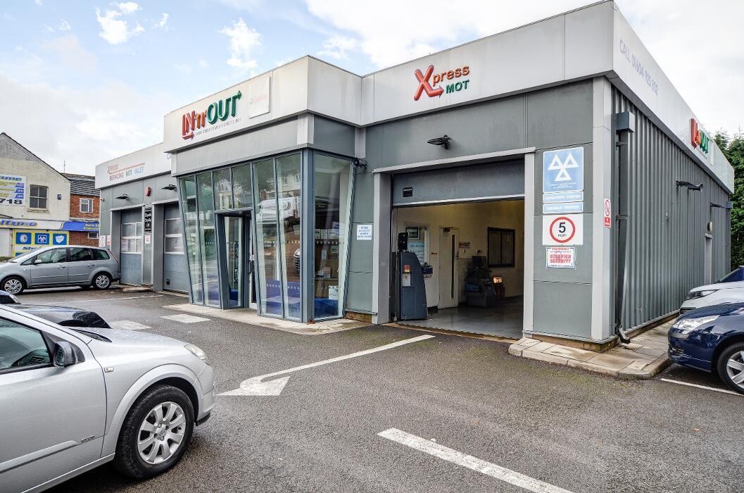 Images IN'n'OUT Autocentres Northampton - Kettering Road